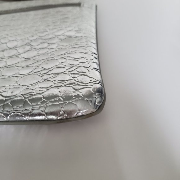 Vintage Shiny Silver Embossed Croc Crossbody Bag Adjustable Band Strap Quality - Picture 8 of 11